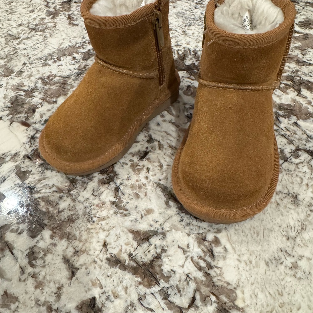 Cozy Tan Suede Boots with Fur Lining